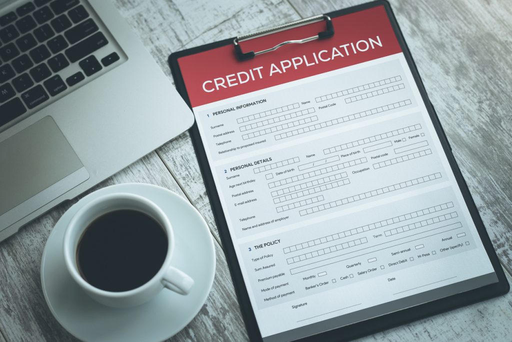 Formulario de aplicación de tarjeta de crédito. Concept: tarjeta de crédito