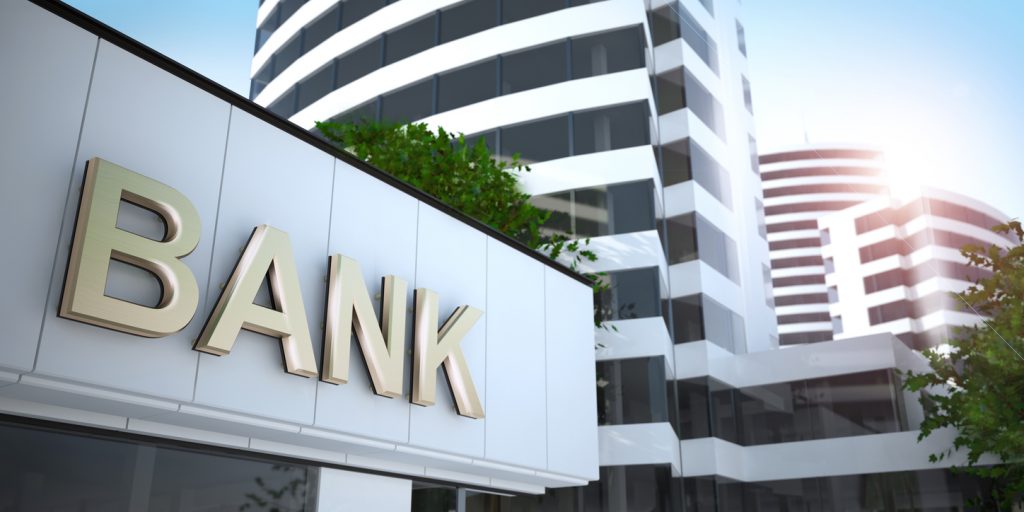 bank - gold text. Concept: cómo elegir un banco