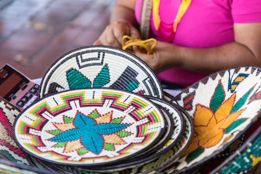 Artesanías típicas panameñas. Concepto: Cómo importar productos de Latino América