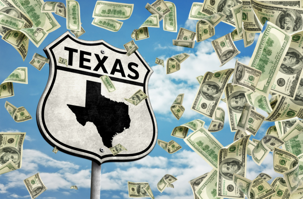 letrero de carretera, texas, con dinero cayendo alrededor. concept: Préstamos para negocios en Texas