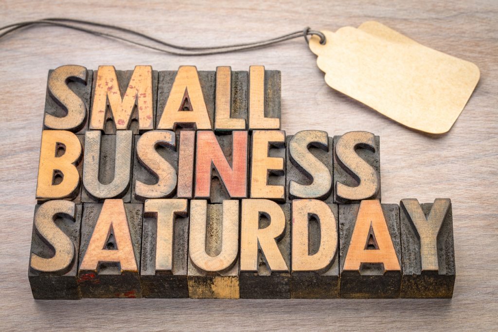 Small Business Saturday letras en madera